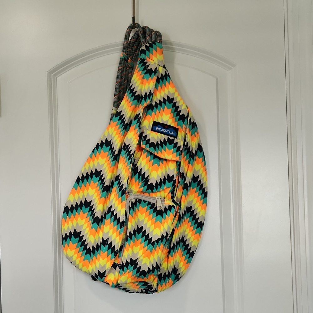 Kavu Zigzag Pattern Sling Bag